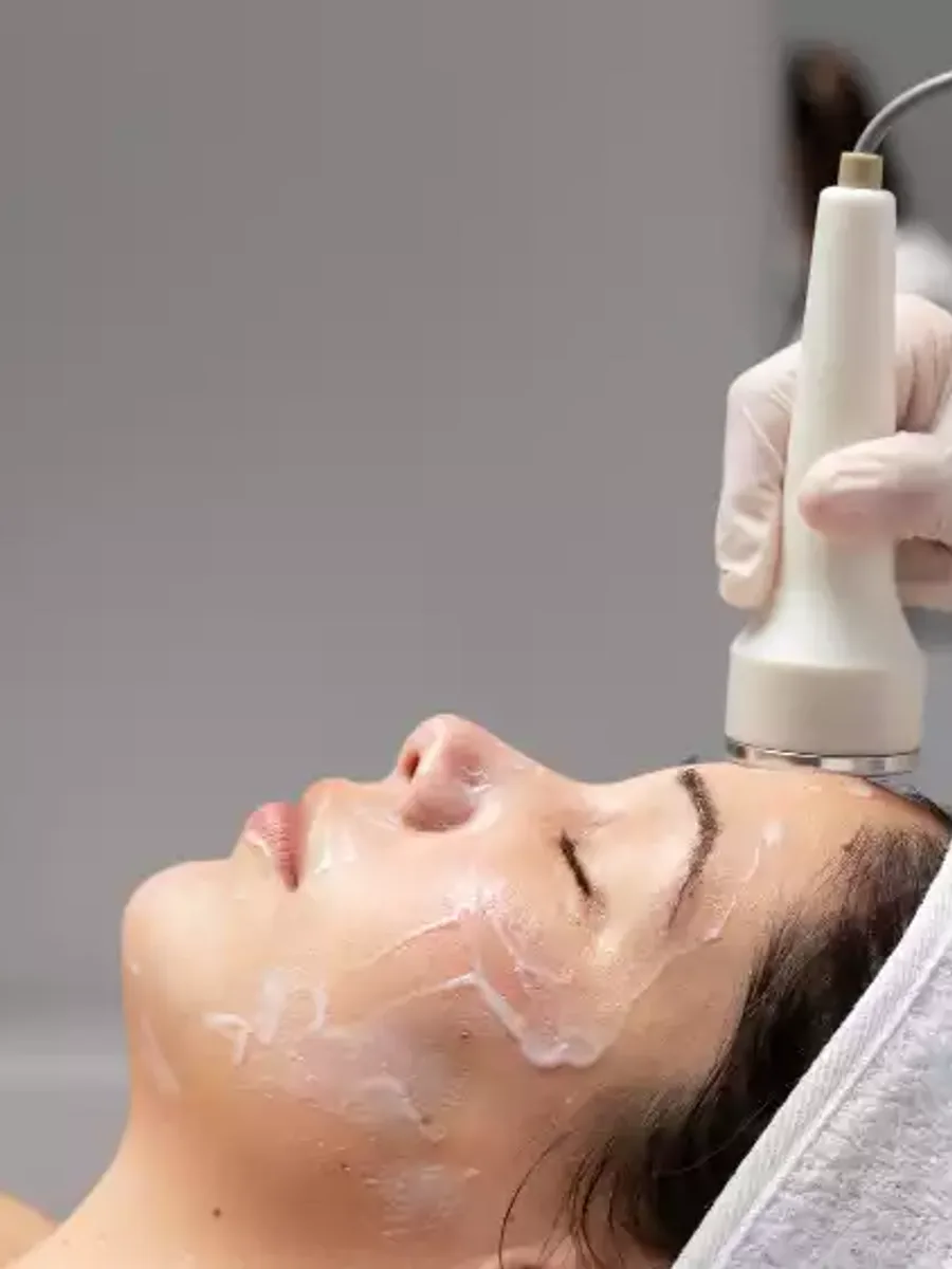 Advanced skin and laser device treatment in progress at Aesthetic by Maria